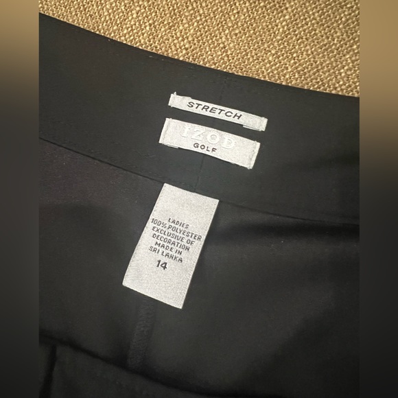 Two Like New Women’s Size 14 Izod Stretch Golf Skorts / Skirts - Picture 8 of 11